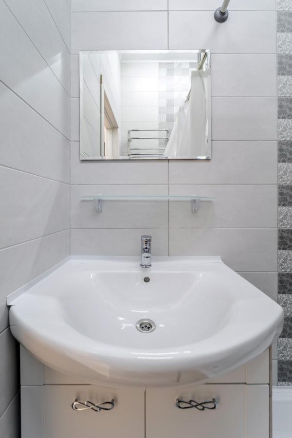 Modern Apartment In The Old City Lviv Exterior photo