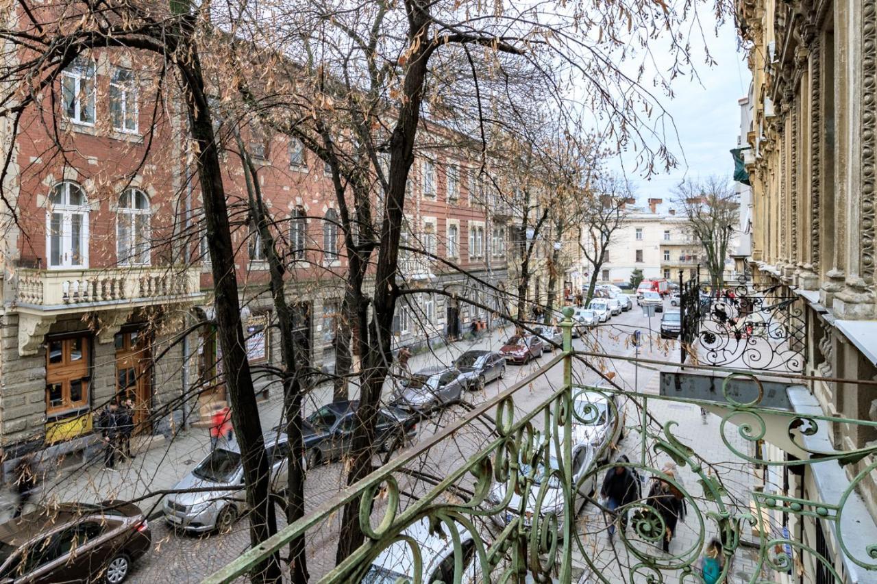 Modern Apartment In The Old City Lviv Exterior photo