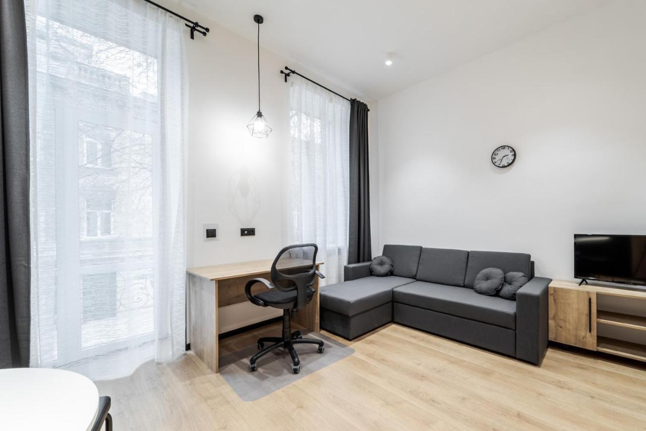 Modern Apartment In The Old City Lviv Exterior photo